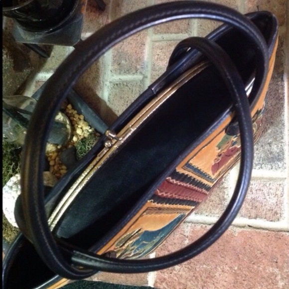 VELVET RENAISSANCE - Picture 3 of 3